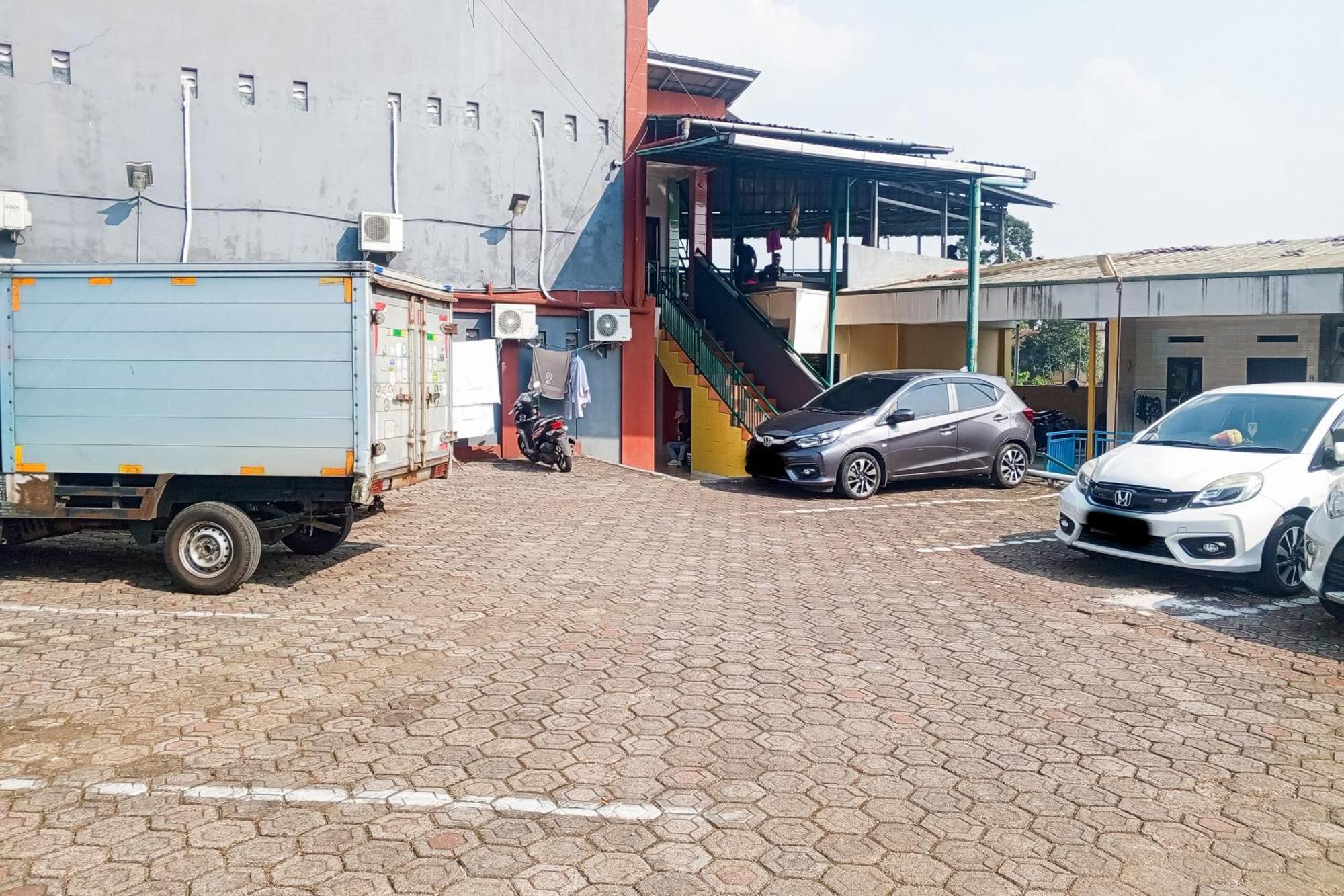 Malibu Syariah Bogor Redpartner Hotel Екстериор снимка
